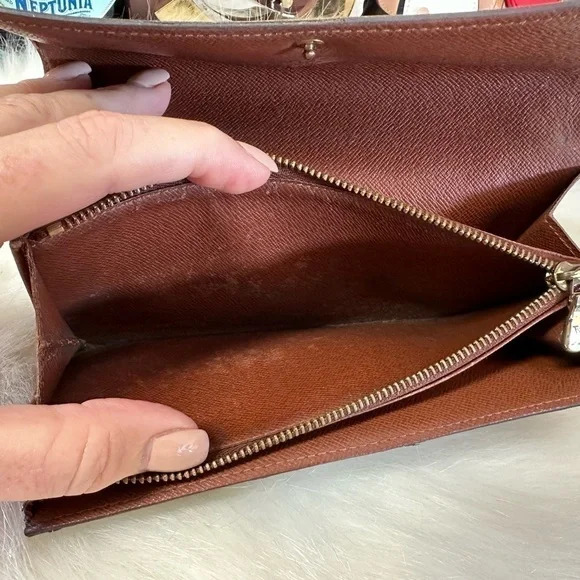 Authentic LOUIS VUITTON MONOGRAM PORTEFEIULLE SARAH LONG BIFOLD WALLET